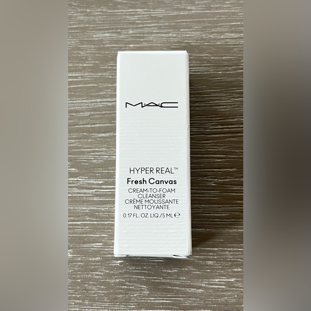 MAC Cosmetics Beauty & Skincare 4 Piece Mini Size - Picture 10 of 12